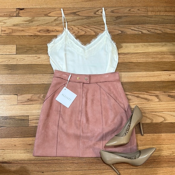 NWT Elliatt Pink Suede Mini Skirt Medium - Picture 1 of 4